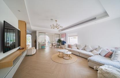 Villa - 4 - 4 for sale in Meadows 8 - Meadows - Dubai Villa - 4 - 4 for sale in Meadows 8 - Meadows - Dubai