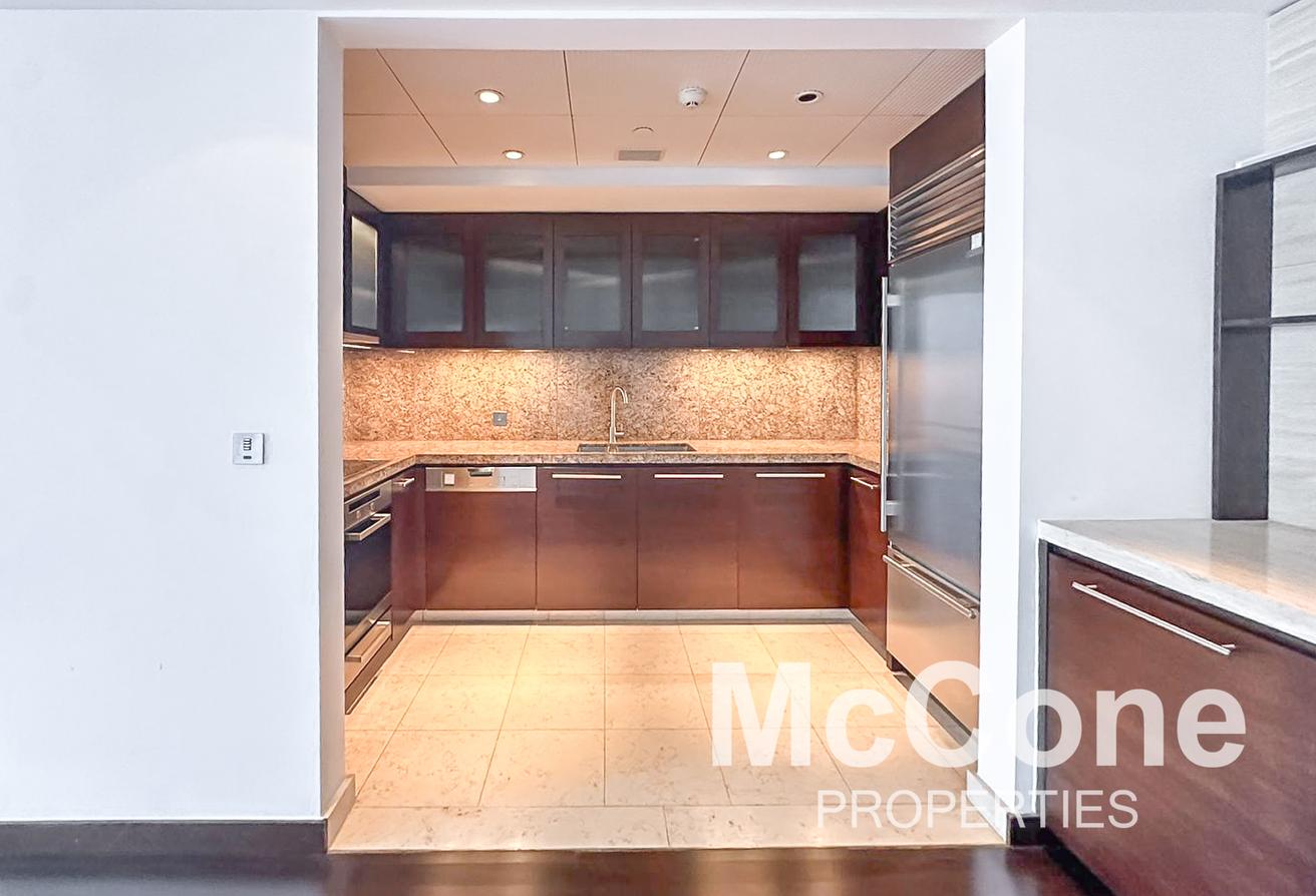 Prime Location | Modern | Spacious photo 4