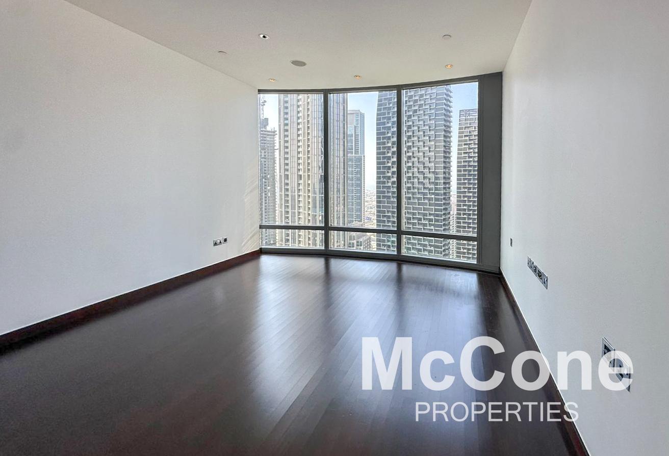 Prime Location | Modern | Spacious photo 6