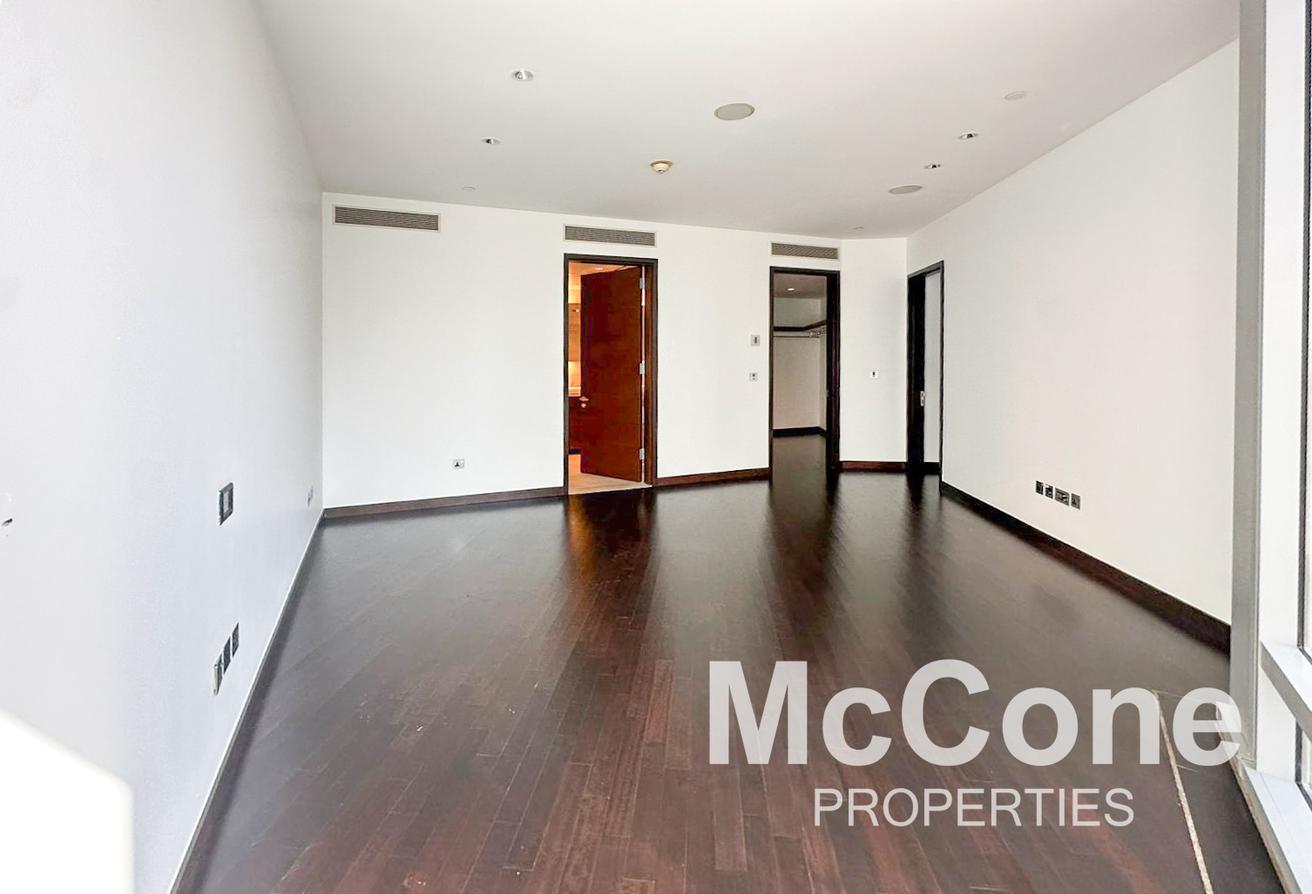 Prime Location | Modern | Spacious photo 5