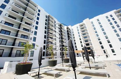 Apartment - 2 Bedrooms - 2 Bathrooms for rent in Waters Edge - Yas Island - Abu Dhabi