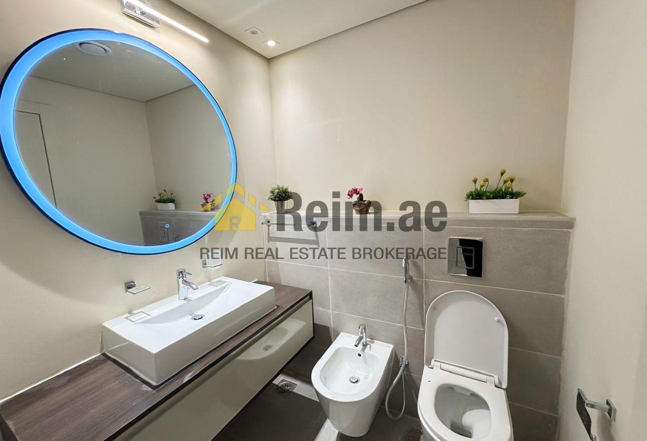Luxury Furniture | Prime Location | Spacious photo 4