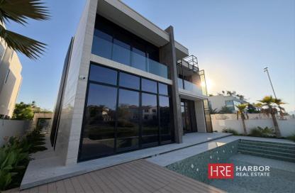 Villa - 5 Bedrooms - 7 Bathrooms for sale in Jumeirah Park - Dubai