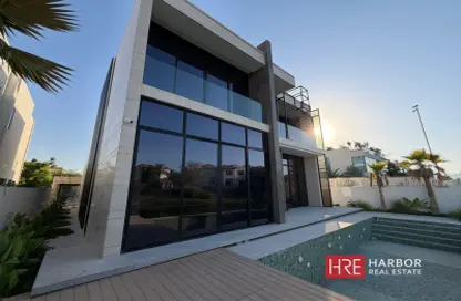 Villa - 5 Bedrooms - 7 Bathrooms for sale in Jumeirah Park - Dubai