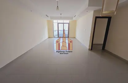 شقة - 2 غرف نوم - 3 حمامات للايجار في برج صحارى 3 - مجمع صحارى - النهدة - الشارقة