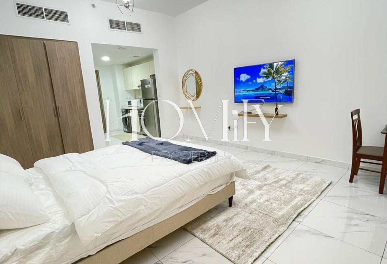 Prime Location | Fully Furnished | With Balcony photo 3