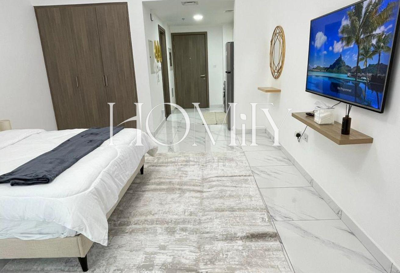 Prime Location | Fully Furnished | With Balcony photo 4