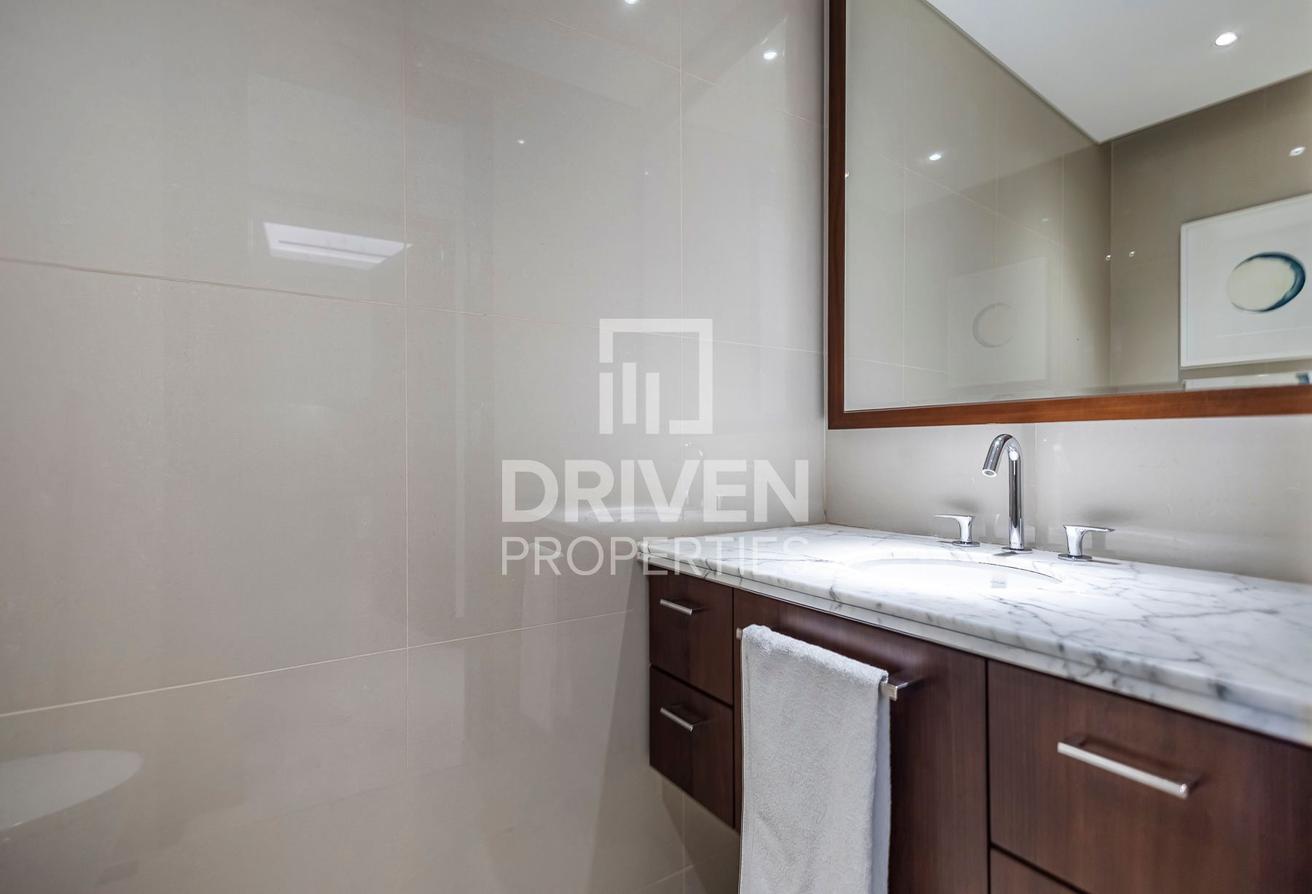 Genuine Listing | Burj Khalifa View | Vacant photo 14