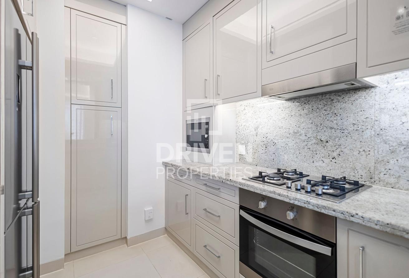 Genuine Listing | Burj Khalifa View | Vacant photo 9