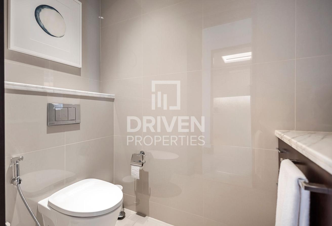 Genuine Listing | Burj Khalifa View | Vacant photo 13