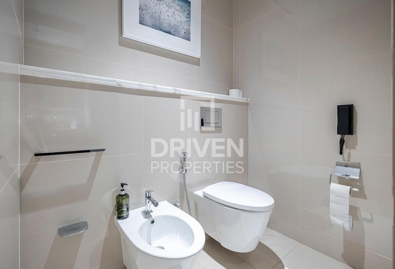 Genuine Listing | Burj Khalifa View | Vacant photo 11