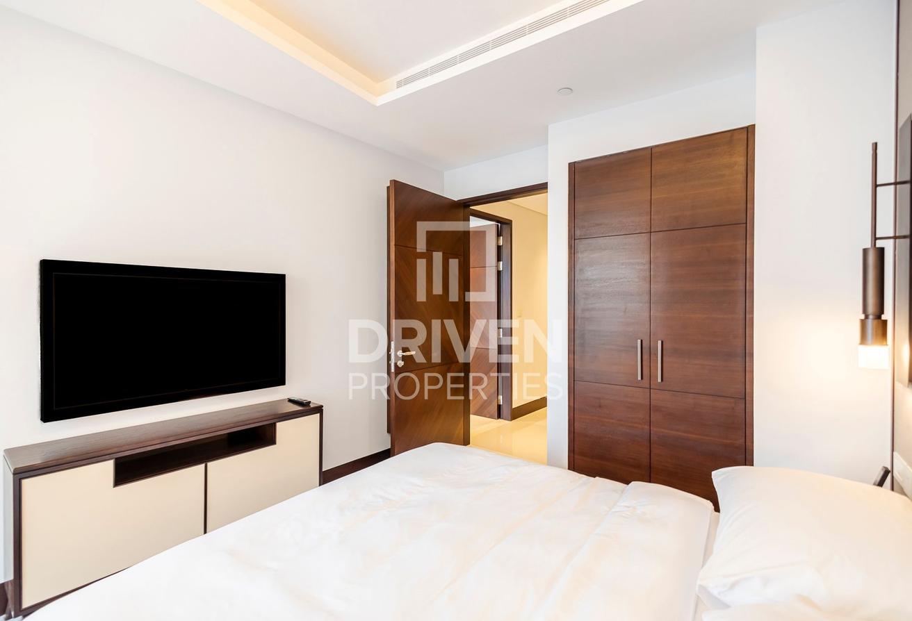 Genuine Listing | Burj Khalifa View | Vacant photo 5
