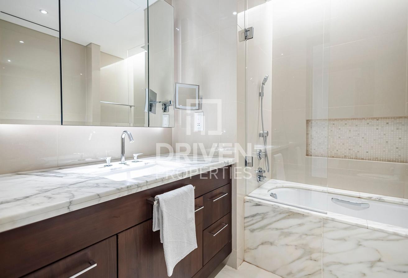 Genuine Listing | Burj Khalifa View | Vacant photo 12