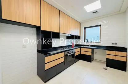 شقة - 2 غرف نوم - 4 حمامات للايجار في ام سكوير - منخول - بر دبي - دبي