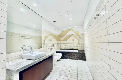 شقة - 2 غرف نوم - 3 حمامات للايجار في برج بارك - شارع الشيخ زايد - دبي