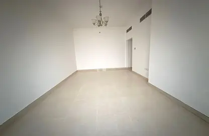 شقة - 2 غرف نوم - 2 حمامات للايجار في المجاز 2 - المجاز - الشارقة