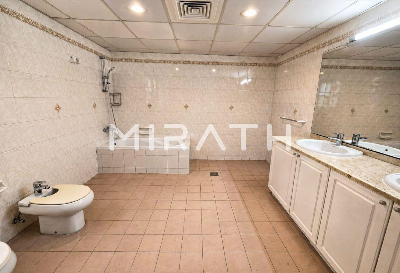 Unique Villa Close to Dubai Canal | Premium photo 10