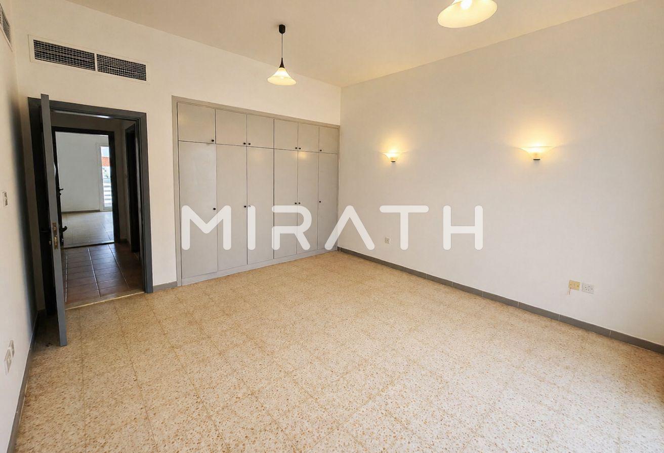 Unique Villa Close to Dubai Canal | Premium photo 6