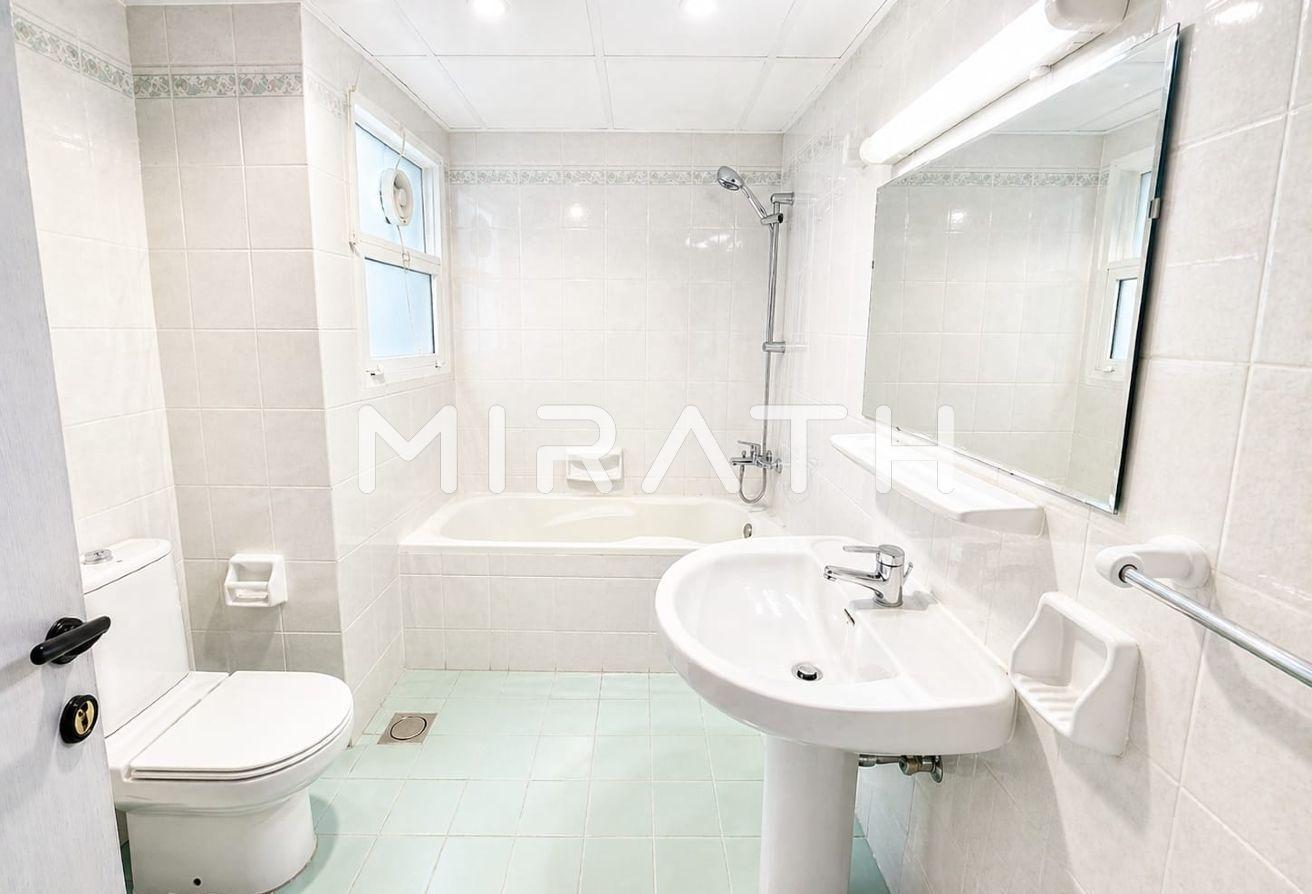 Unique Villa Close to Dubai Canal | Premium photo 8
