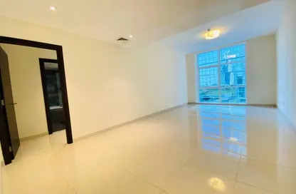 شقة - غرفة نوم - 2 حمامات للايجار في برج دوجا - شارع الشيخ زايد - دبي