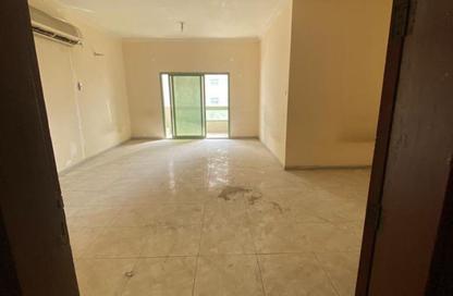 Apartment - 3 Bedrooms - 2 Bathrooms for rent in Al Khan Corniche - Al Khan - Sharjah
