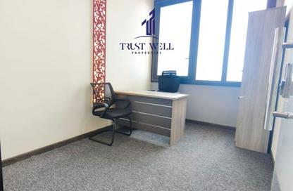 Business Centre - Studio - 4 Bathrooms for rent in Dar Al Salam Building - Corniche Road - Abu Dhabi