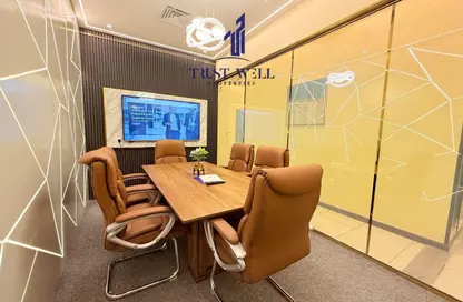 Business Centre - Studio - 4 Bathrooms for rent in Dar Al Salam Building - Corniche Road - Abu Dhabi