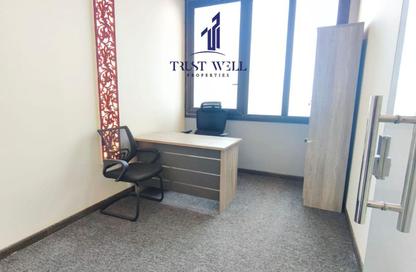 Business Centre - Studio - 4 Bathrooms for rent in Dar Al Salam Building - Corniche Road - Abu Dhabi