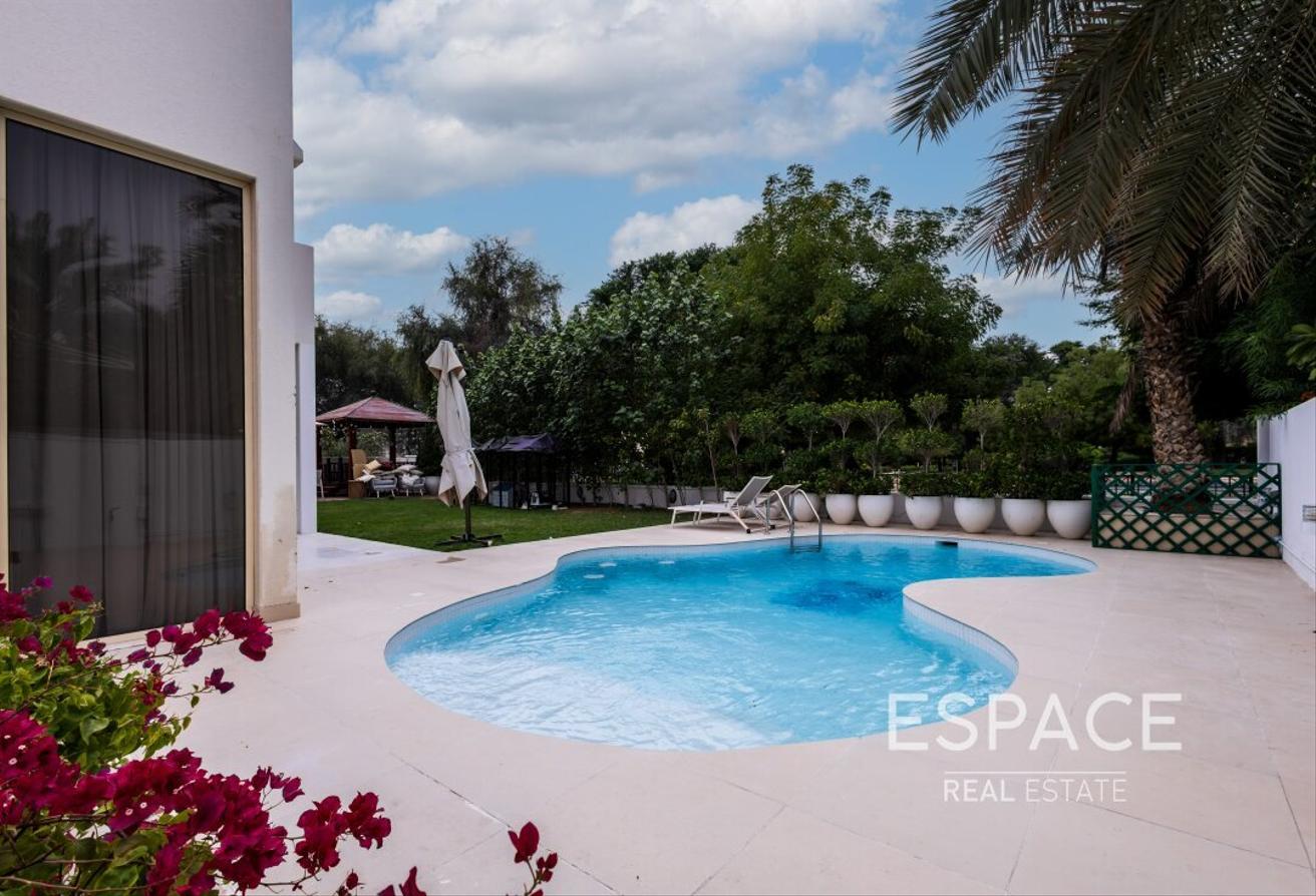 Private Pool | Upgraded | Backing Park photo 14