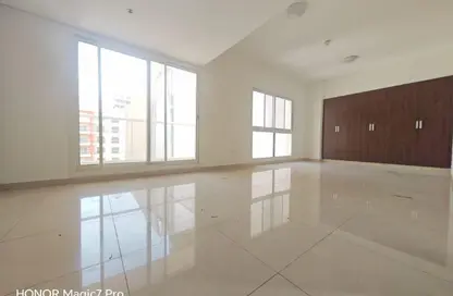 شقة - 1 حمام للايجار في بناية رويال جي في سي - الضاحية 10 - قرية جميرا الدائرية - دبي