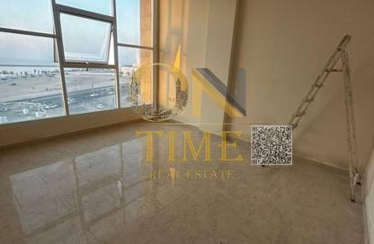 شقة - 1 - 1 للايجار في مساكن كورنيش عجمان - طريق كورنيش عجمان - عجمان