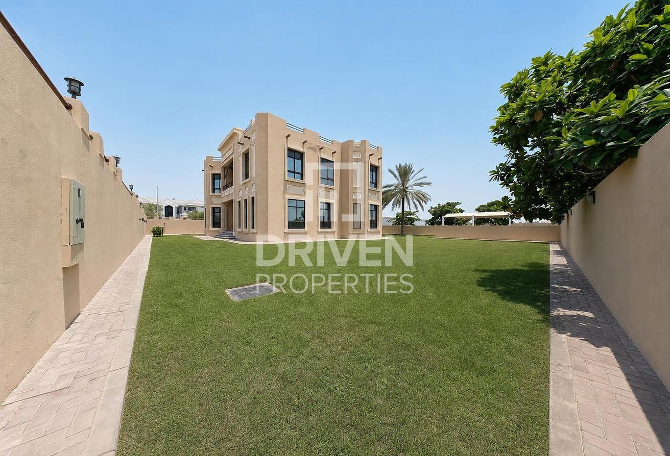 Family Villa | Spacious Layout | Private Garden photo 2