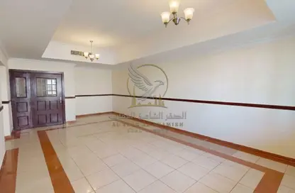 شقة - 2 غرف نوم - 3 حمامات للايجار في المجرة - الشرق - الشارقة