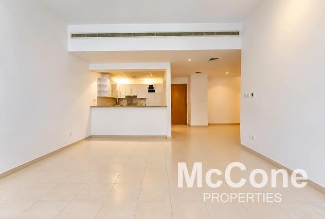 3-bed apartment in The Views 2 · Vacant · Upgraded — photo 3