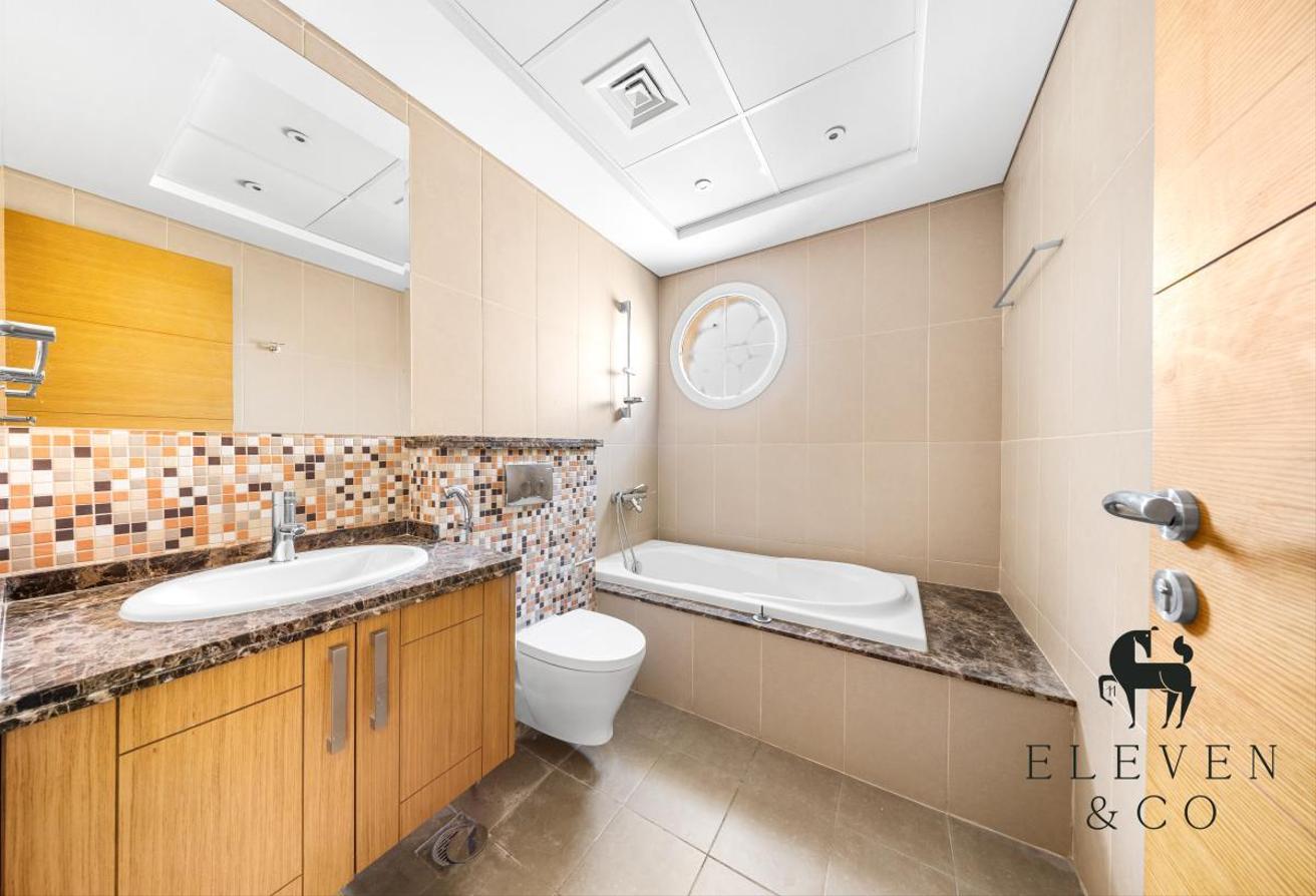 5BR Villa | Skyline Views | Prime Location photo 16