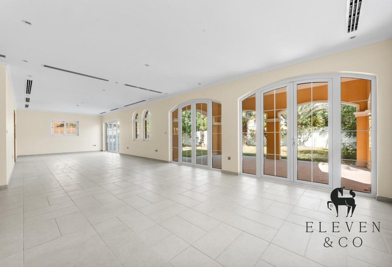 5BR Villa | Skyline Views | Prime Location photo 3
