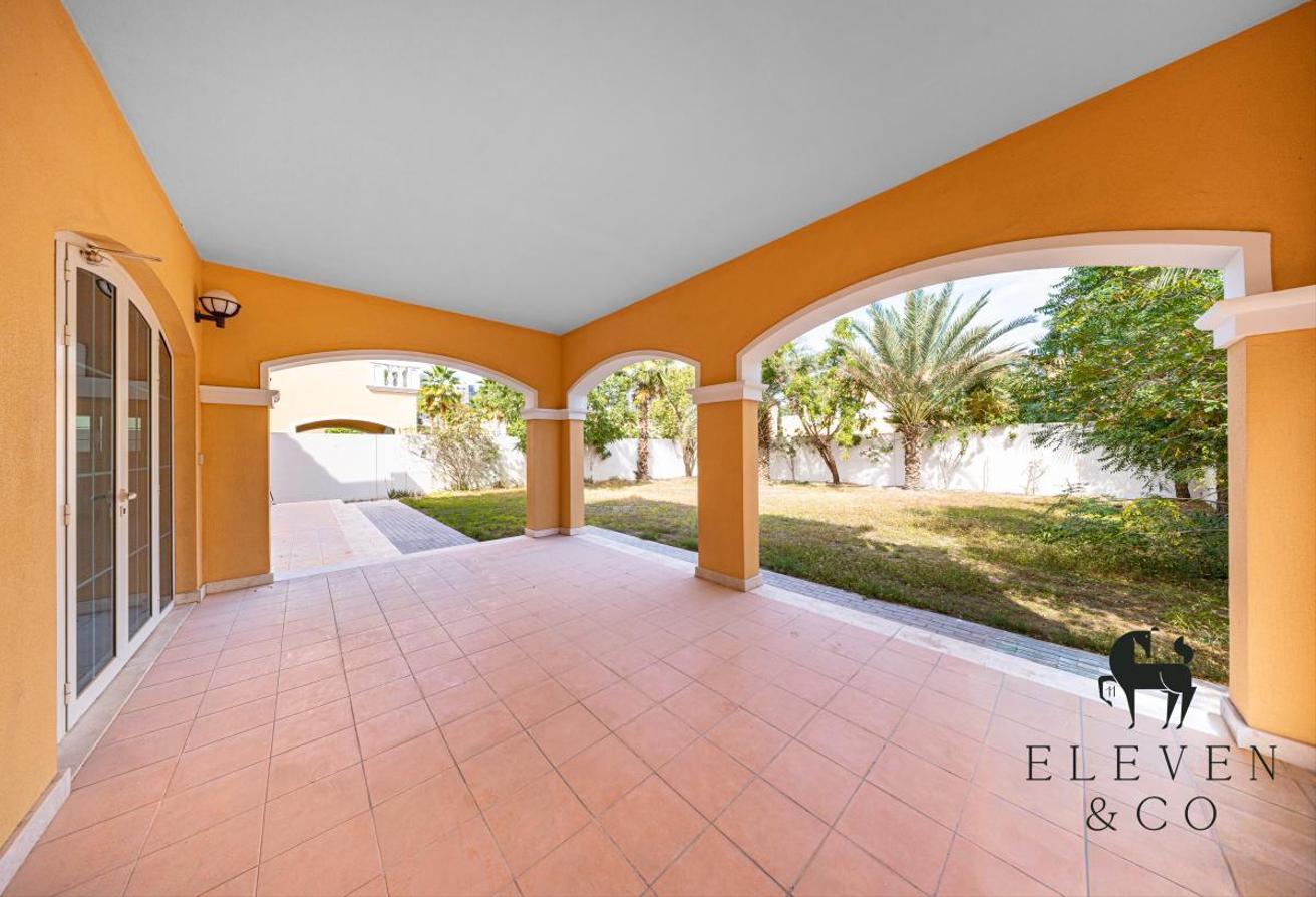 5BR Villa | Skyline Views | Prime Location photo 17