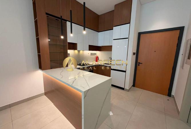 1Br+Study | Fitted Kitchen | Community View — photo 3