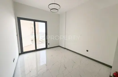 شقة - غرفة نوم - 2 حمامات للايجار في برج روكان B - برج روكان - روكان - دبي لاند - دبي