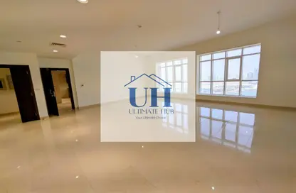 شقة - 4 غرف نوم - 5 حمامات للايجار في شارع المينا - منطقة النادي السياحي - أبوظبي