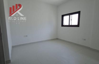 Apartment - 2 Bedrooms - 1 Bathroom for rent in Al Qulaya'ah - Al Sharq - Sharjah