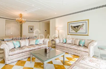 شقة - 3 غرف نوم - 5 حمامات للايجار في بالازيو فيرساتشي - القرية التراثية - دبي