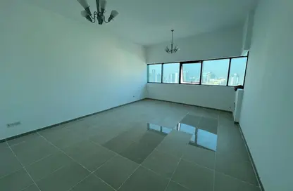 شقة - غرفة نوم - 2 حمامات للايجار في برج الممزر - الممزر - الشارقة - الشارقة