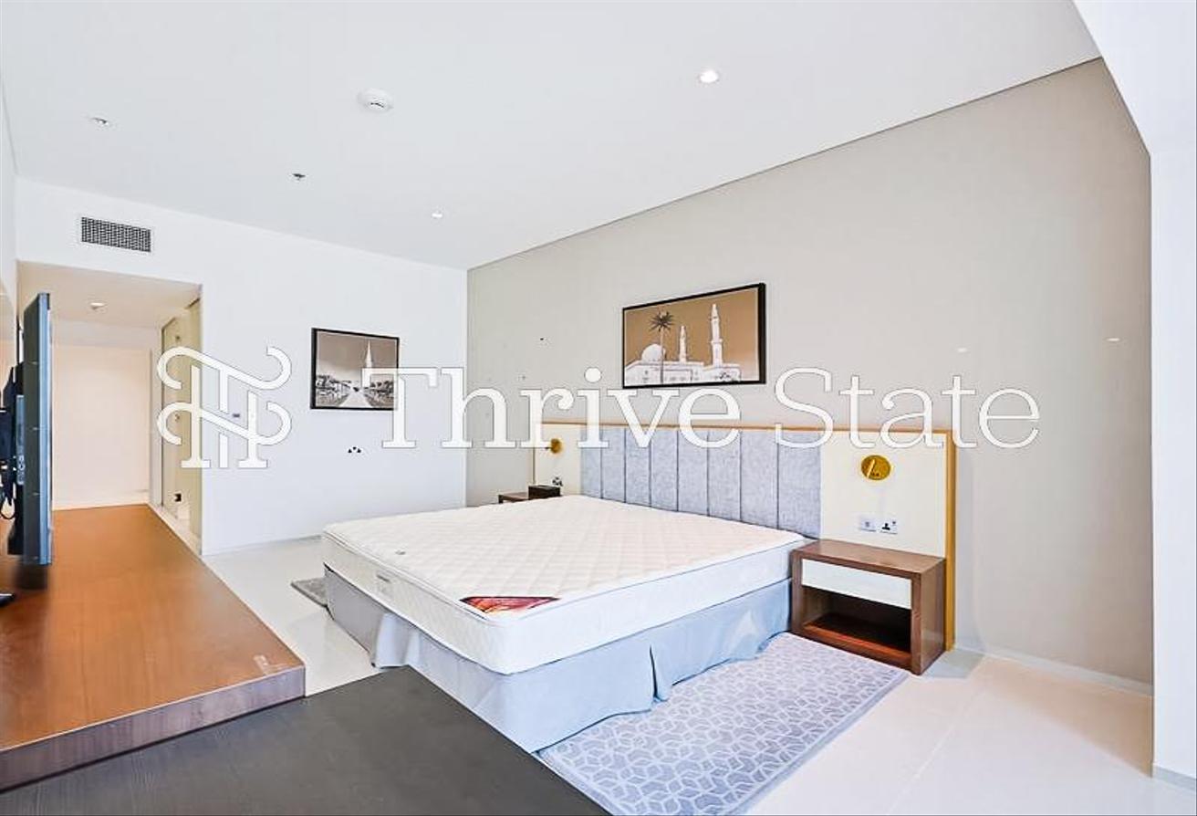 Elegant Furnished 2BR with SZR Skyline View photo 17