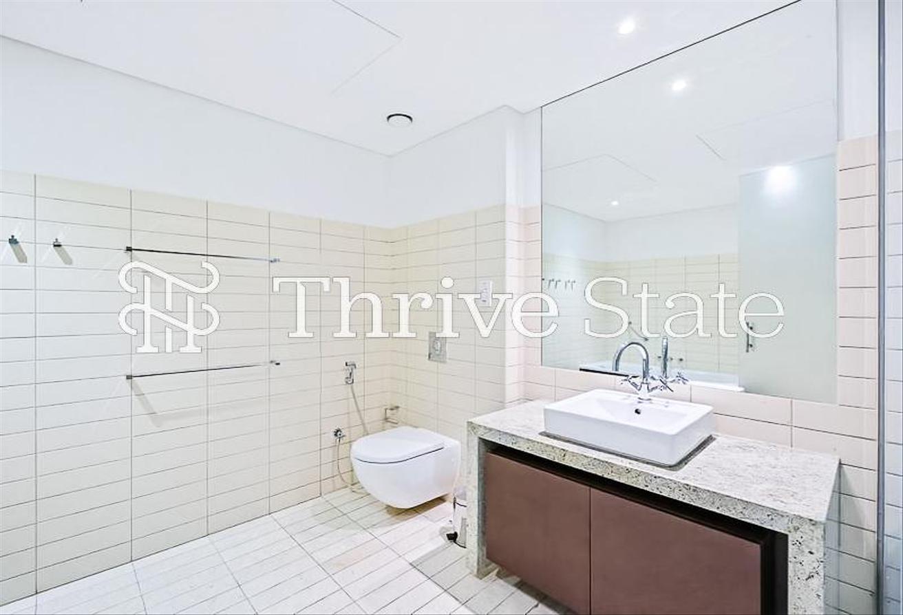 Elegant Furnished 2BR with SZR Skyline View photo 19