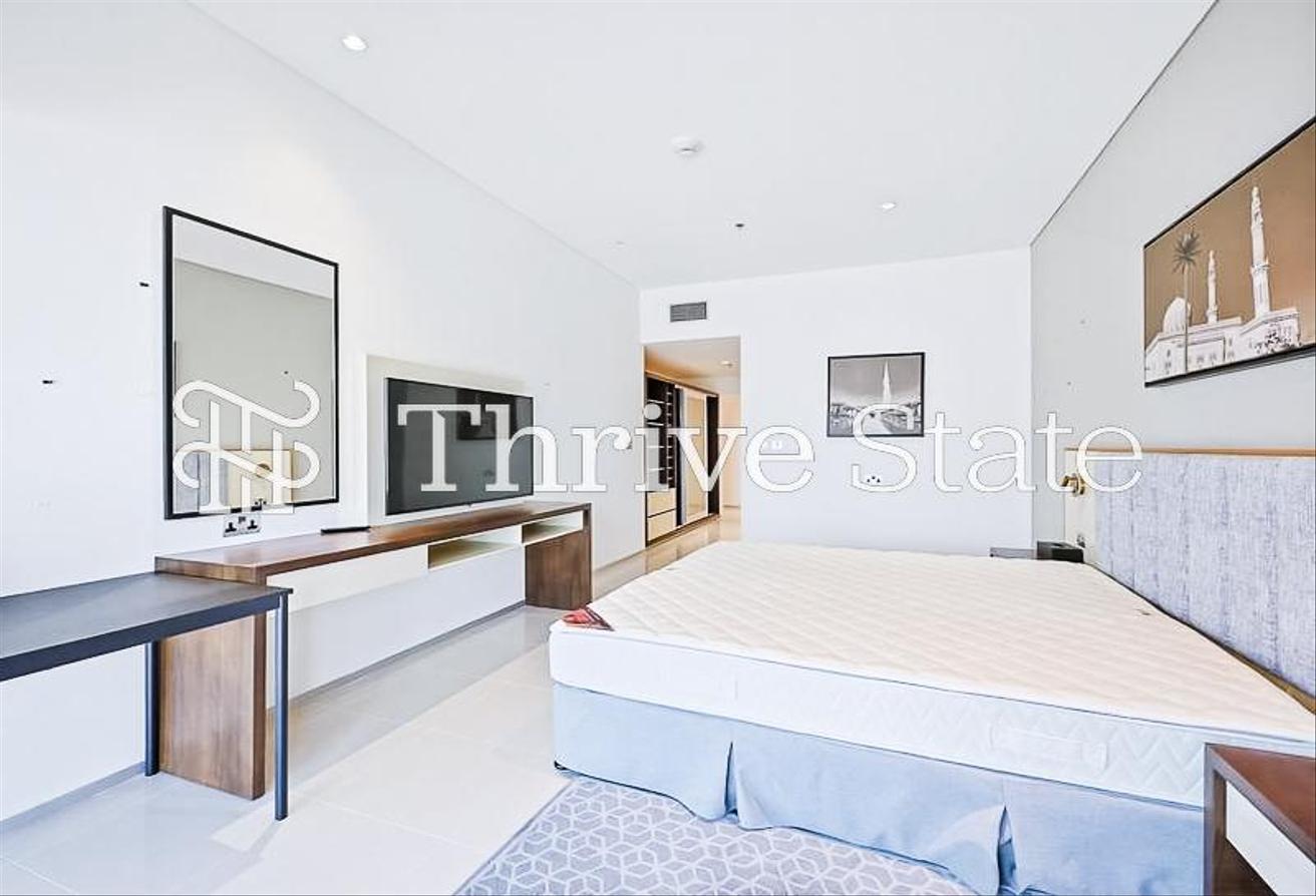 Elegant Furnished 2BR with SZR Skyline View photo 18