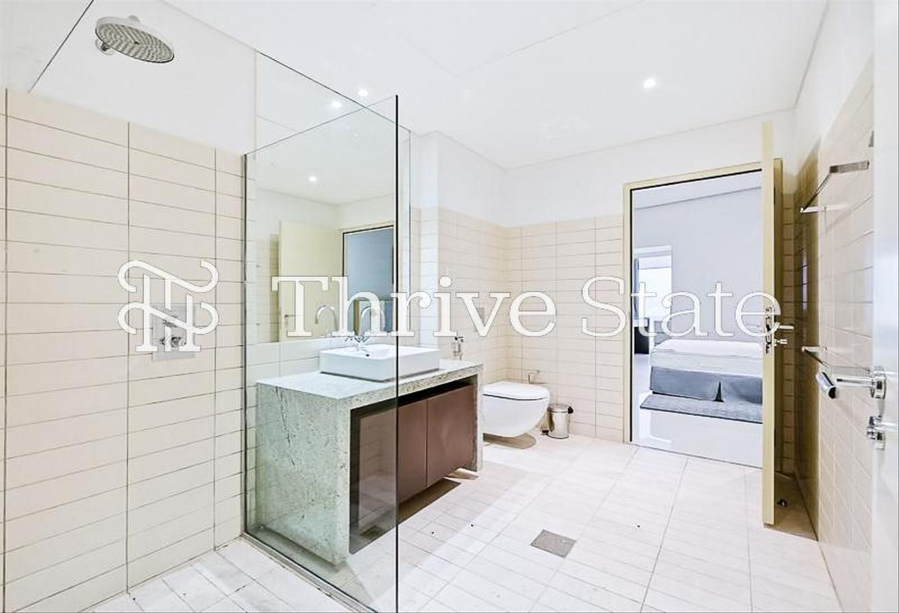Elegant Furnished 2BR with SZR Skyline View photo 24