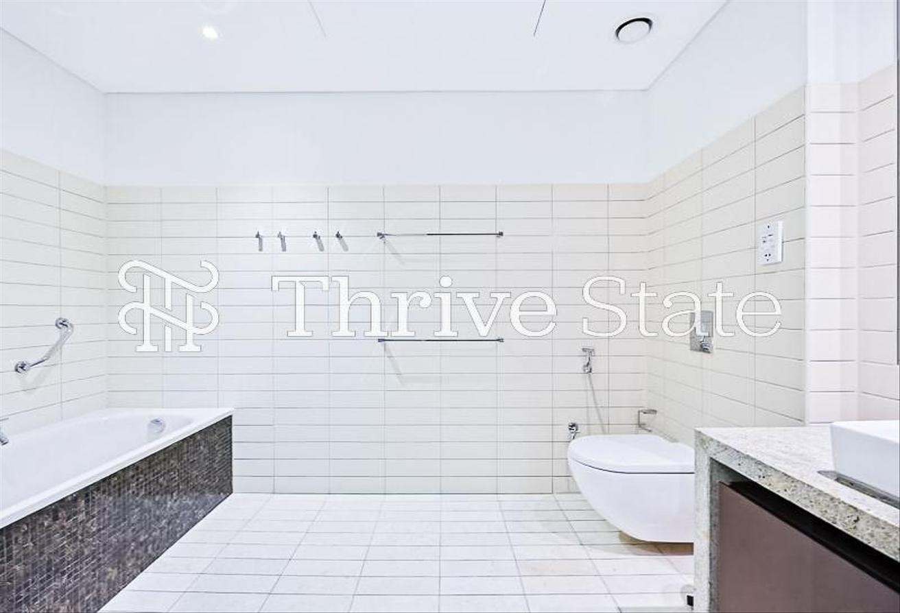 Elegant Furnished 2BR with SZR Skyline View photo 23