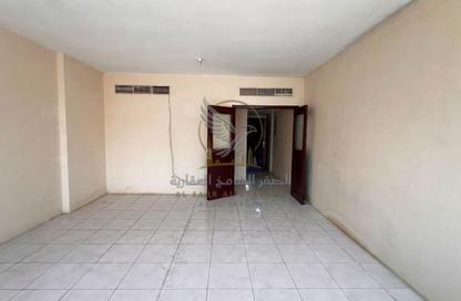 Staff Accommodation - Studio - 3 Bathrooms for rent in Crystal Plaza - Al Majaz 1 - Al Majaz - Sharjah