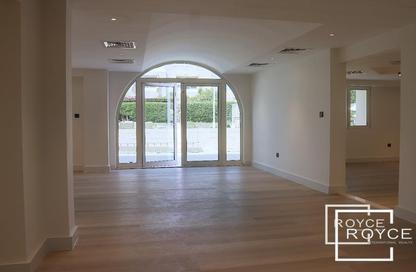 Villa - 4 Bedrooms - 5 Bathrooms for rent in Jumeirah 1 Villas - Jumeirah 1 - Jumeirah - Dubai